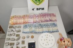 PM prende três pessoas e apreendem diversas porções de drogas, dinheiro e uma bicicleta no Noroeste do estado