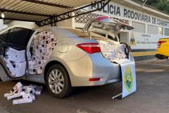 Batalhão rodoviário apreende 44 mil maços de cigarros contrabandeados e recupera carro roubado, em Cianorte (PR)