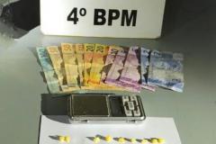 Apreensão de moto furtada leva PM a localizar drogas e prender três envolvidos em Maringá