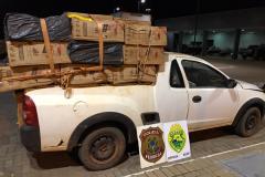 No âmbito da Operação Hórus, Polícia da Fronteira apreende 32 pneus contrabandeados e 7,5 mil pacotes de cigarros em situação ilegal, em Terra Roxa (PR)