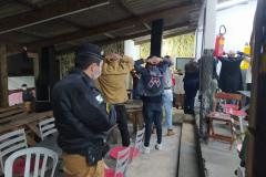 Polícia Militar aborda Arena de esportes no Umbará e 27 pessoas são autuadas por infringir medidas sanitárias