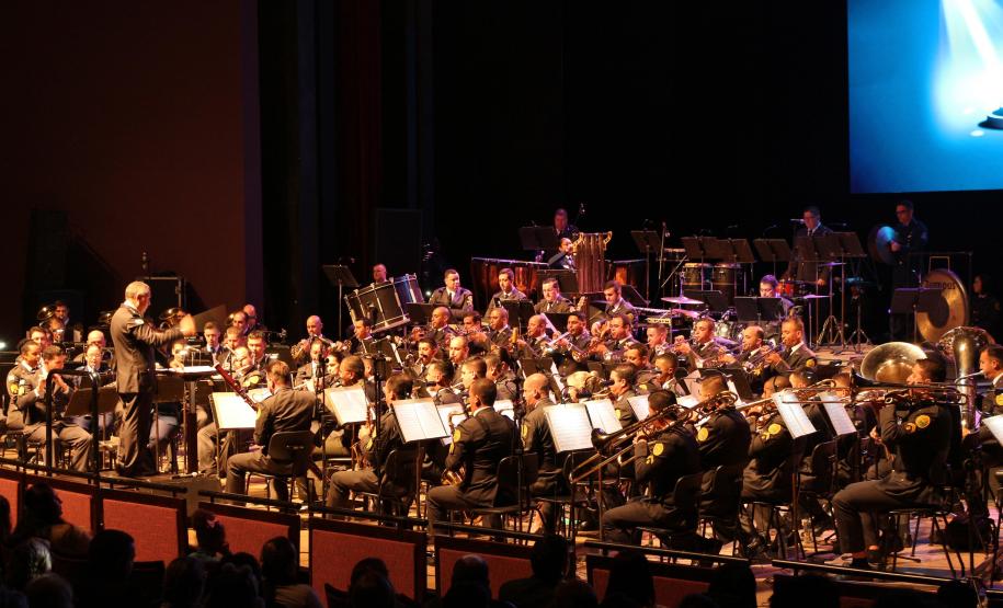 Com o tema Heróis, Banda de Música da PM faz espetáculo musical no Teatro Guaíra, em Curitiba