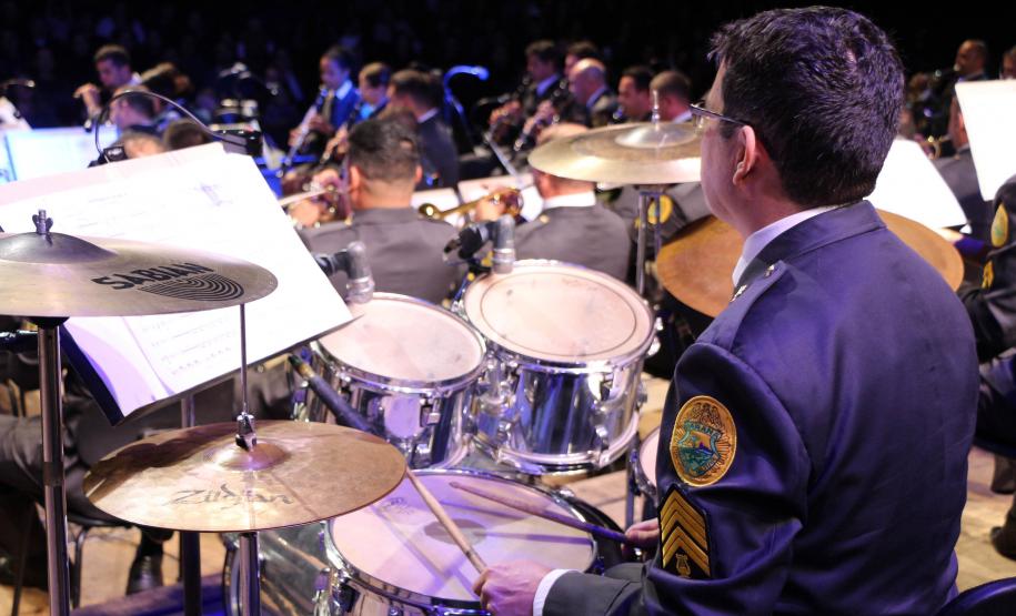 Com o tema Heróis, Banda de Música da PM faz espetáculo musical no Teatro Guaíra, em Curitiba