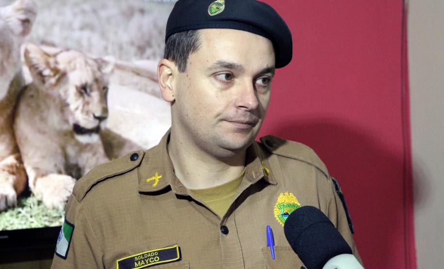 Policial Militar que salvou bebê de 39 dias visita família em Colombo, na RMC