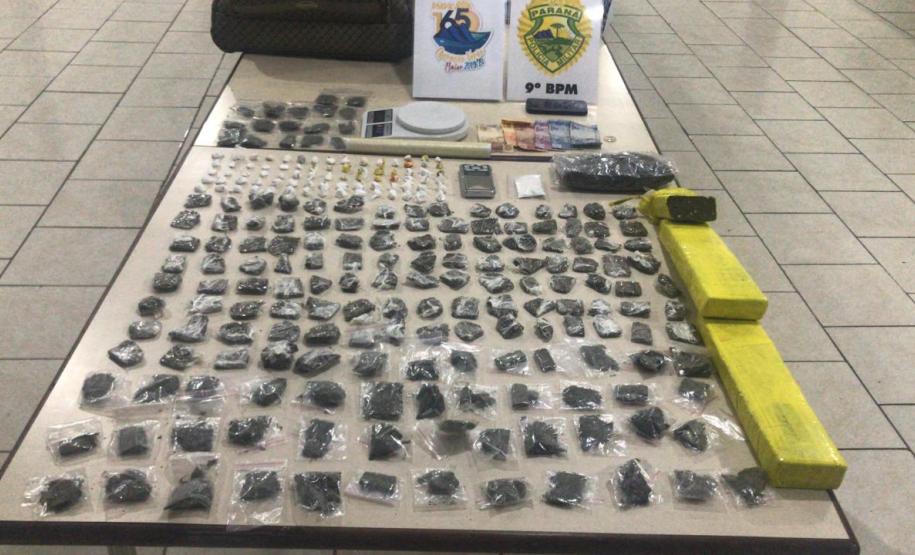 No Litoral do estado, PM prende duas pessoas e apreende mais de três quilos de drogas