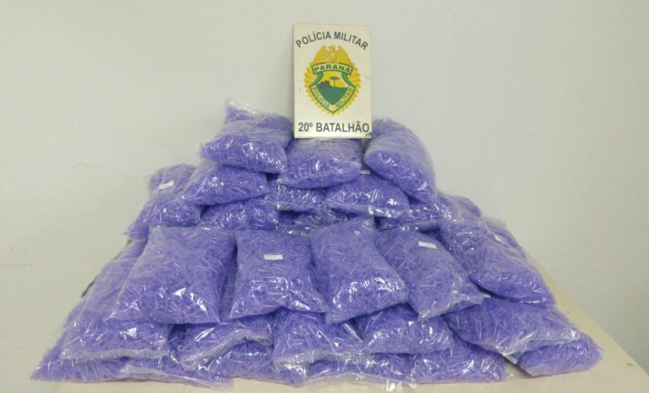 PM apreende mais de 600 porções de cocaína e crack após acompanhamento em Colombo, na RMC