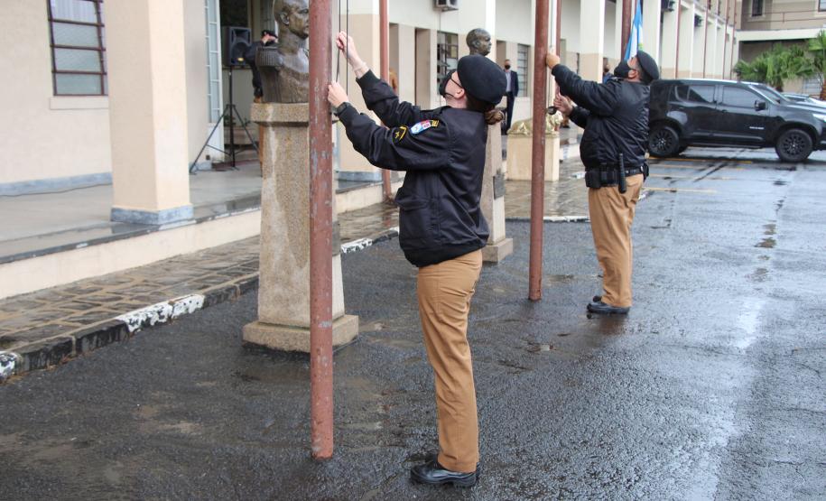 Polícia Militar comemora o Dia da Bandeira Nacional em todo o Paraná