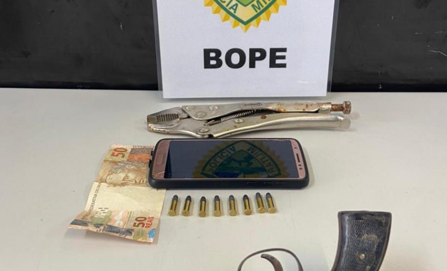 BOPE apreende arma de fogo e encaminha homem por envolvimento em roubo em Curitiba, na capital do estado