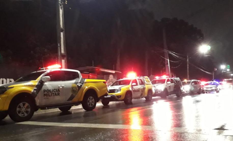 Ação integrada flagra 212 pessoas e interdita cinco pontos comerciais em Curitiba