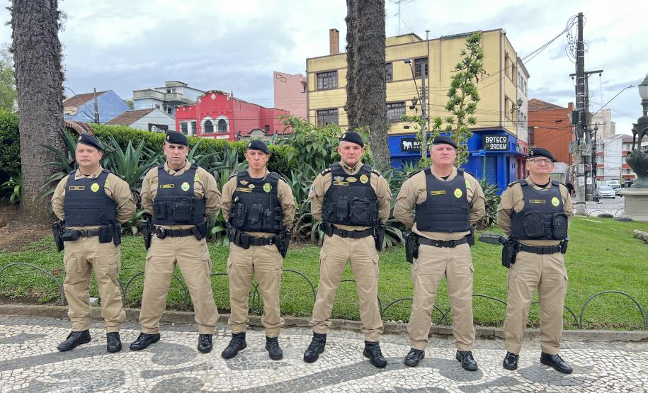 As unidades especializadas da PMPR foram mobilizadas para apoiar as forças locais e reforçar áreas estratégicas