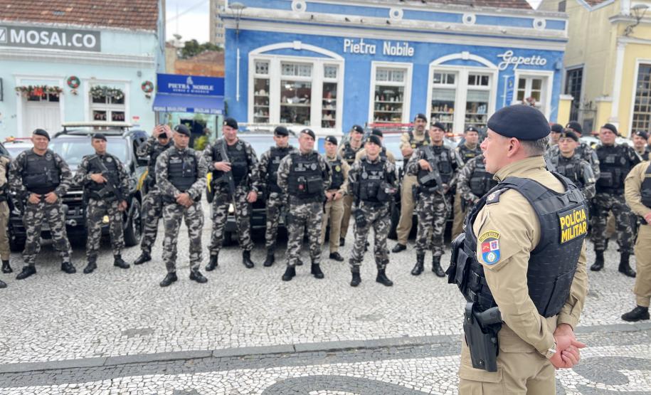 As unidades especializadas da PMPR foram mobilizadas para apoiar as forças locais e reforçar áreas estratégicas