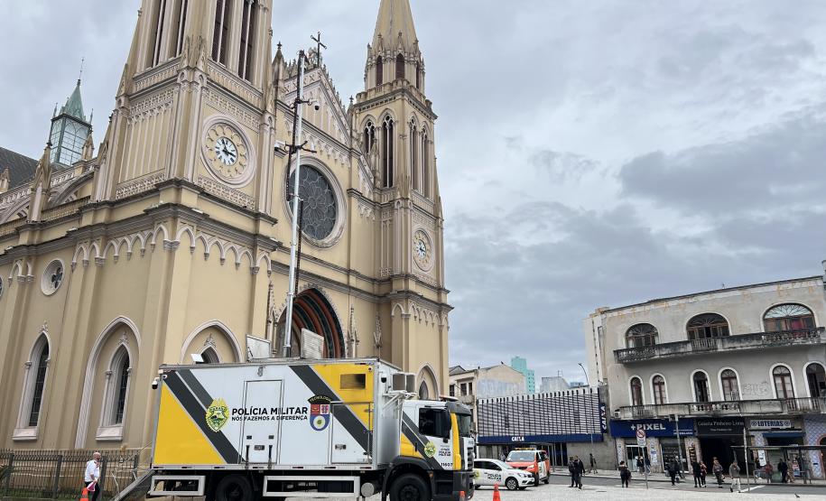 As unidades especializadas da PMPR foram mobilizadas para apoiar as forças locais e reforçar áreas estratégicas