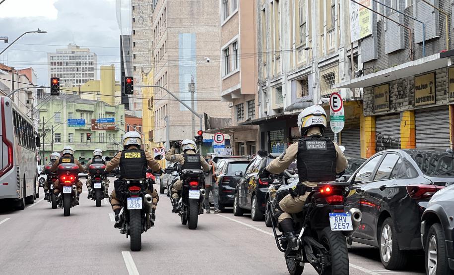 As unidades especializadas da PMPR foram mobilizadas para apoiar as forças locais e reforçar áreas estratégicas