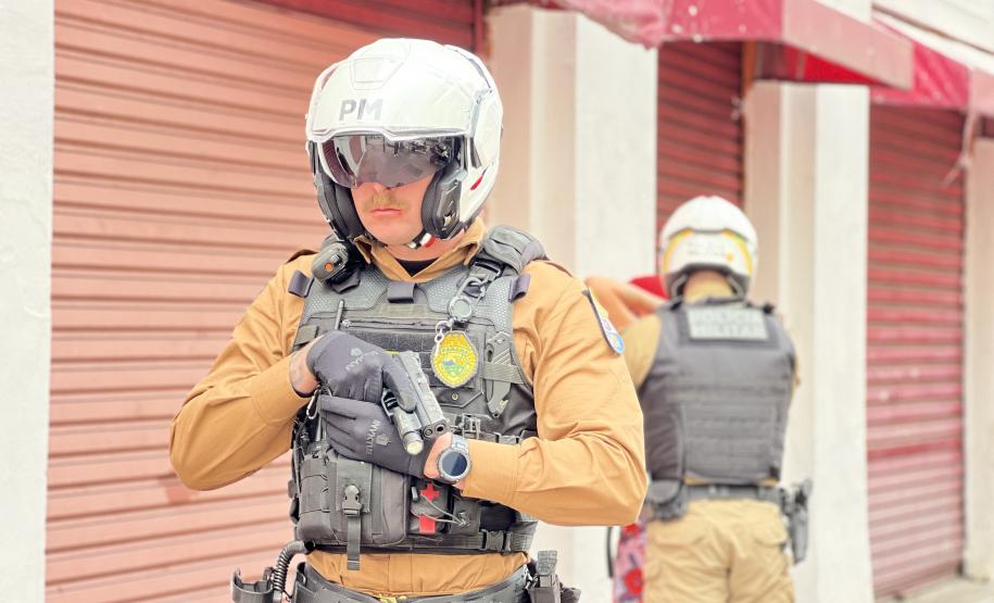 As unidades especializadas da PMPR foram mobilizadas para apoiar as forças locais e reforçar áreas estratégicas