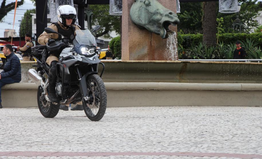 As unidades especializadas da PMPR foram mobilizadas para apoiar as forças locais e reforçar áreas estratégicas