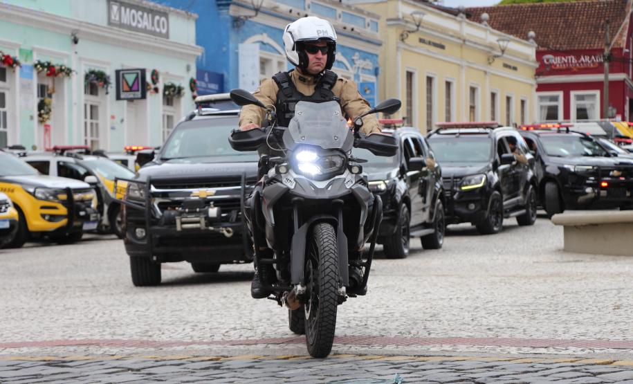 As unidades especializadas da PMPR foram mobilizadas para apoiar as forças locais e reforçar áreas estratégicas