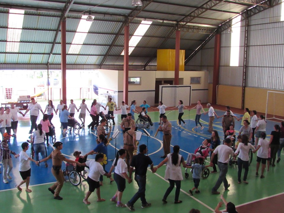 Cianorte (PR) recebe o concerto da Banda de Música da PM com homenagens e solidariedade
