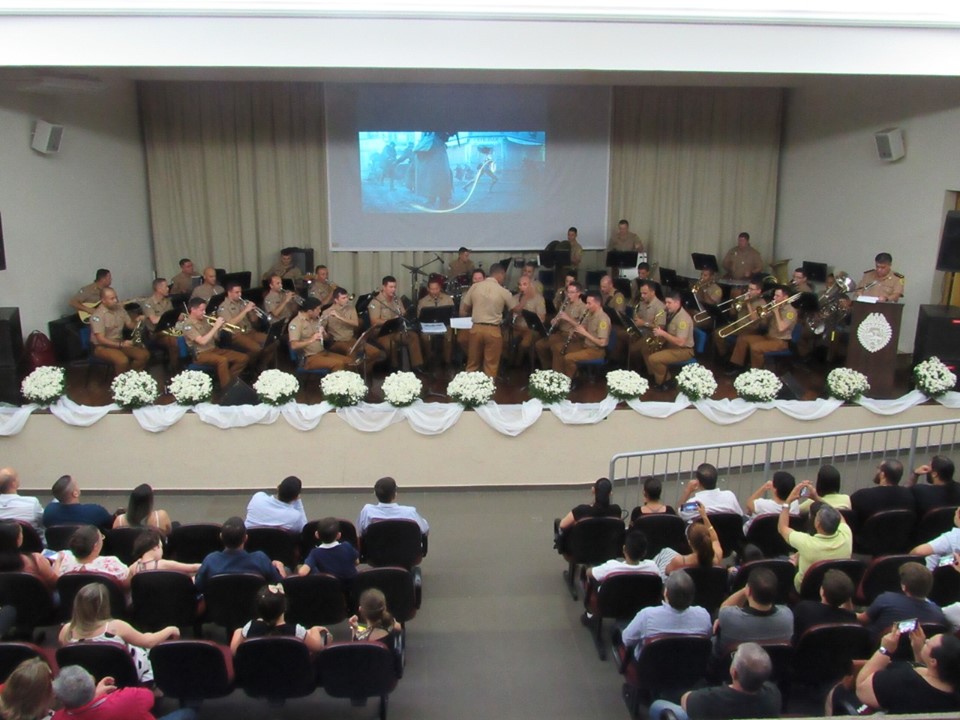 Cianorte (PR) recebe o concerto da Banda de Música da PM com homenagens e solidariedade