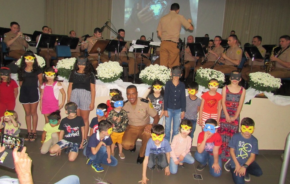 Cianorte (PR) recebe o concerto da Banda de Música da PM com homenagens e solidariedade