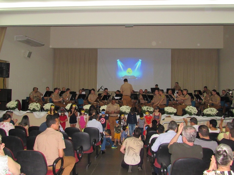 Cianorte (PR) recebe o concerto da Banda de Música da PM com homenagens e solidariedade