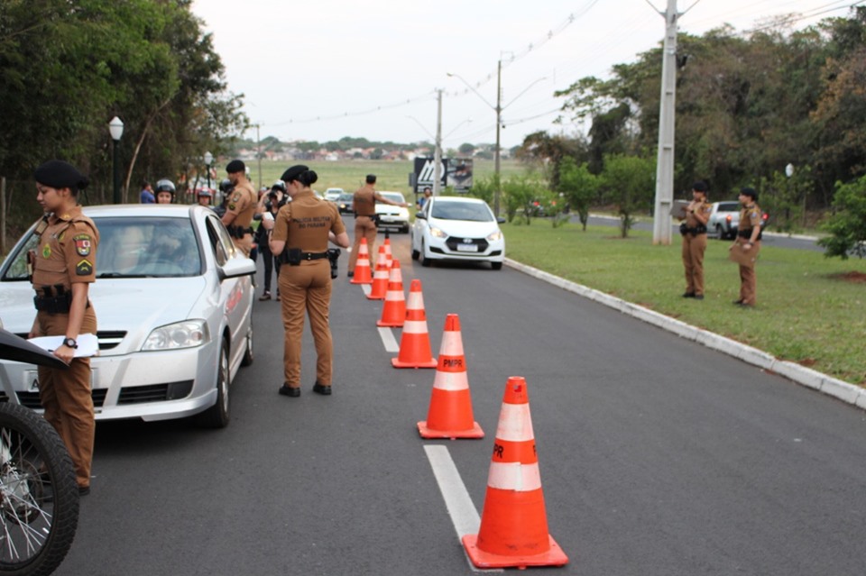 Em Cianorte, PM faz blitz para coibir infrações e autua mais de 30 veículos