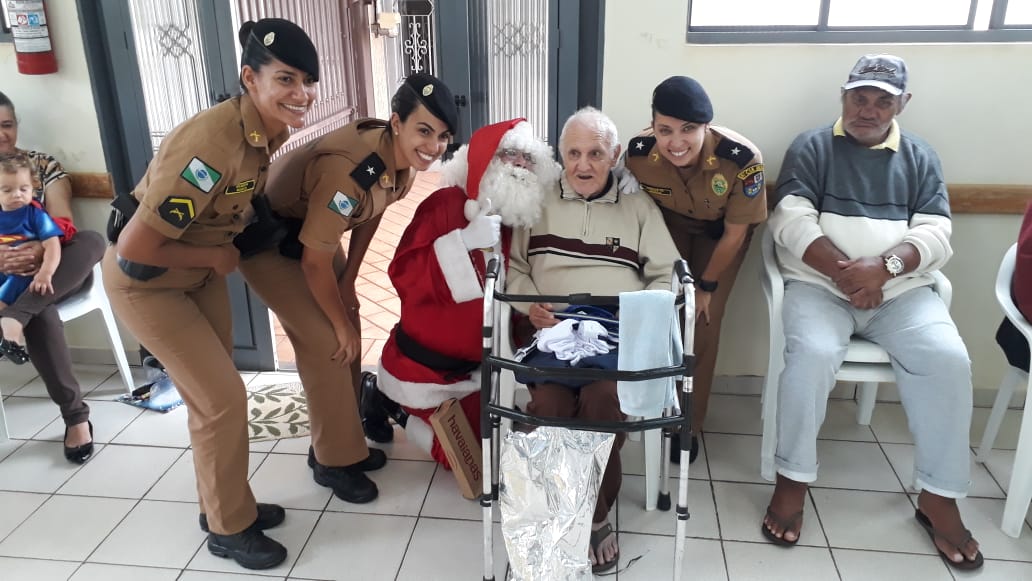 PM e projeto “Ta Curando” levam presentes e alegria aos idosos do Asilo São Vicente de Paulo no Noroeste do estado