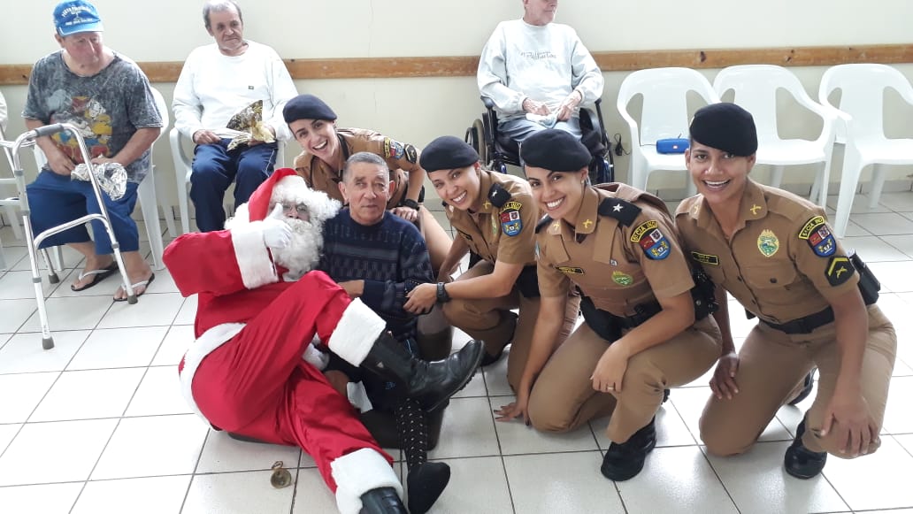 PM e projeto “Ta Curando” levam presentes e alegria aos idosos do Asilo São Vicente de Paulo no Noroeste do estado