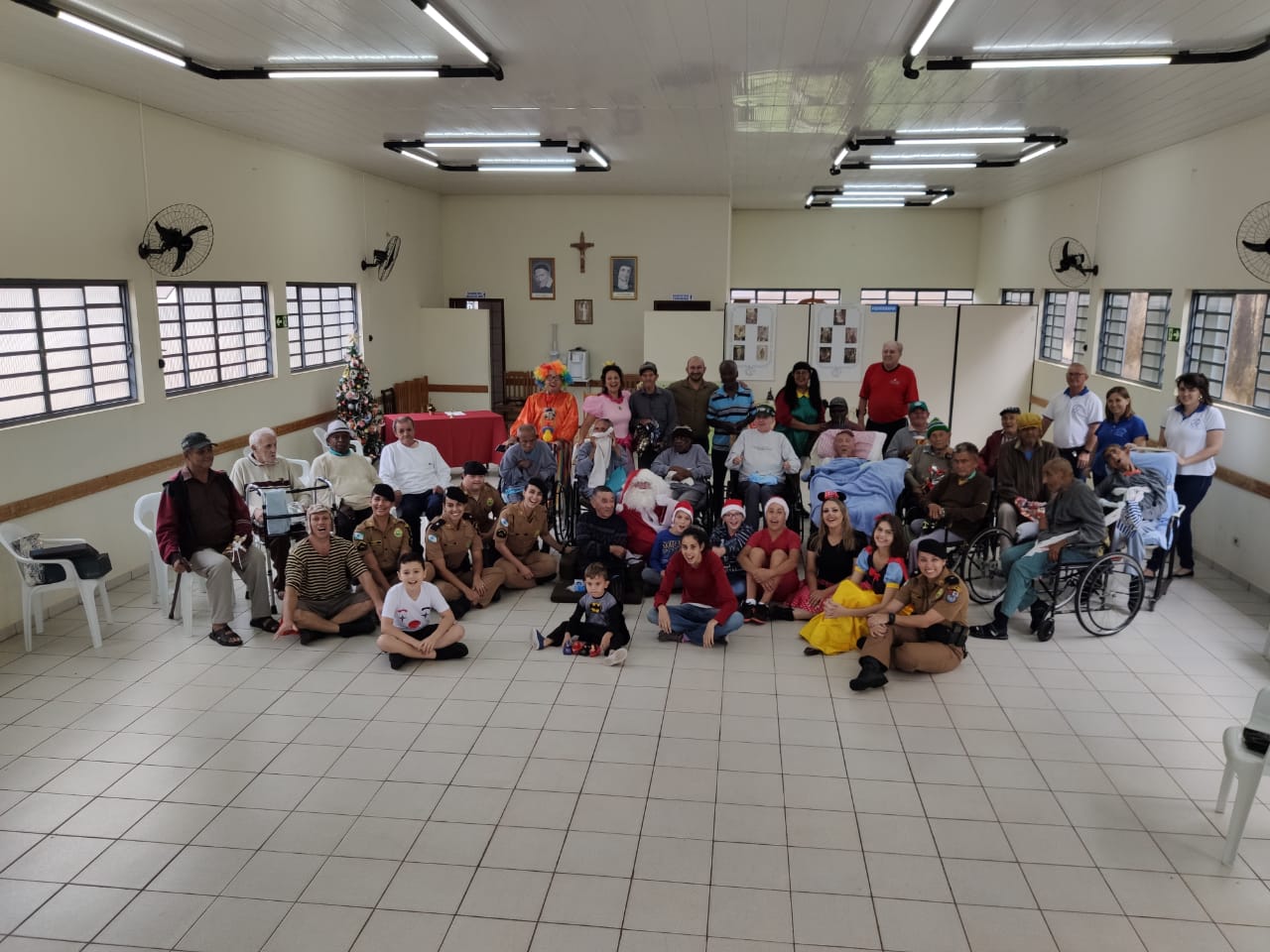 PM e projeto “Ta Curando” levam presentes e alegria aos idosos do Asilo São Vicente de Paulo no Noroeste do estado