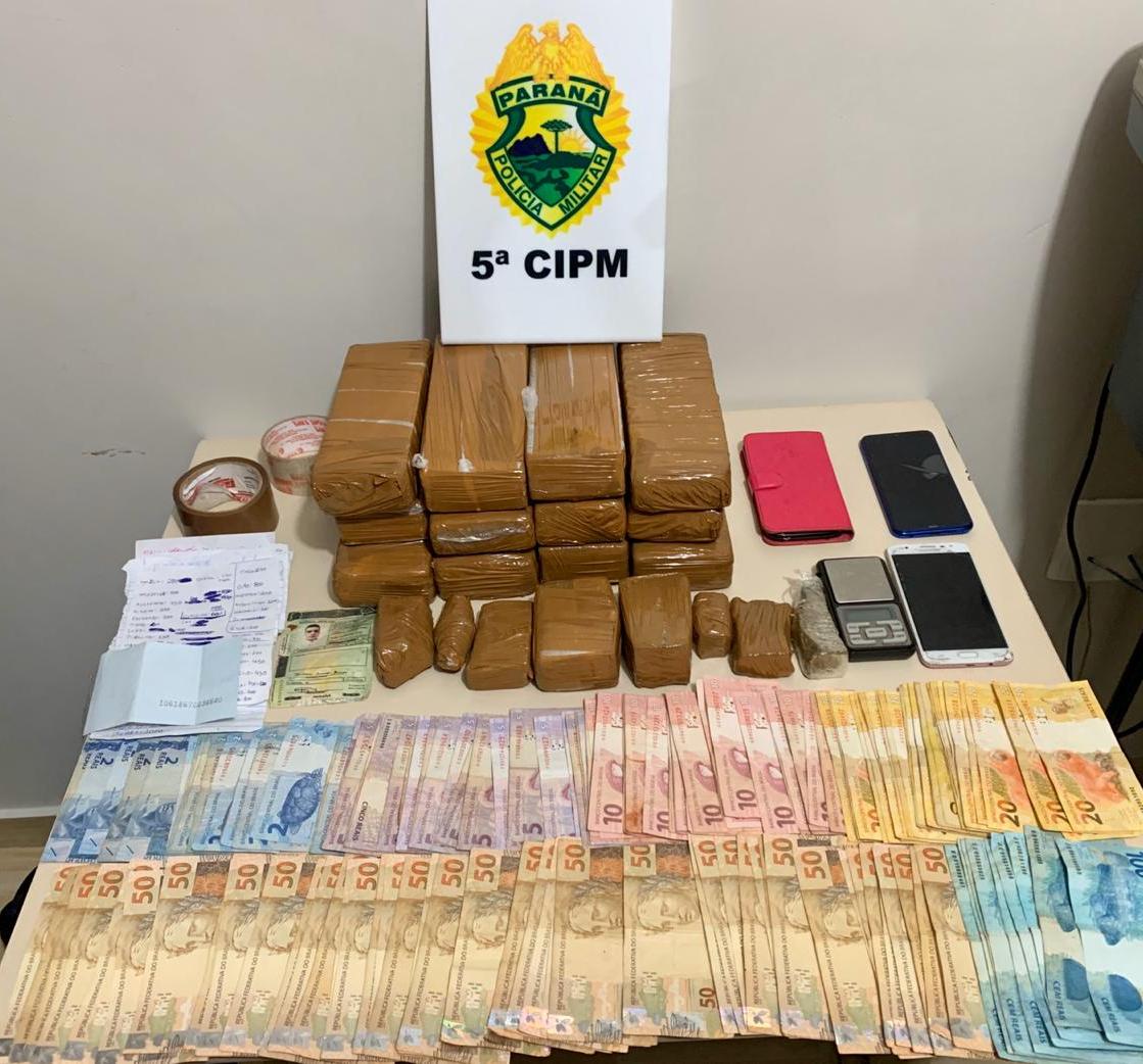 Em Cianorte (PR), PM prende casal e apreende mais de nove quilos de maconha após denúncias