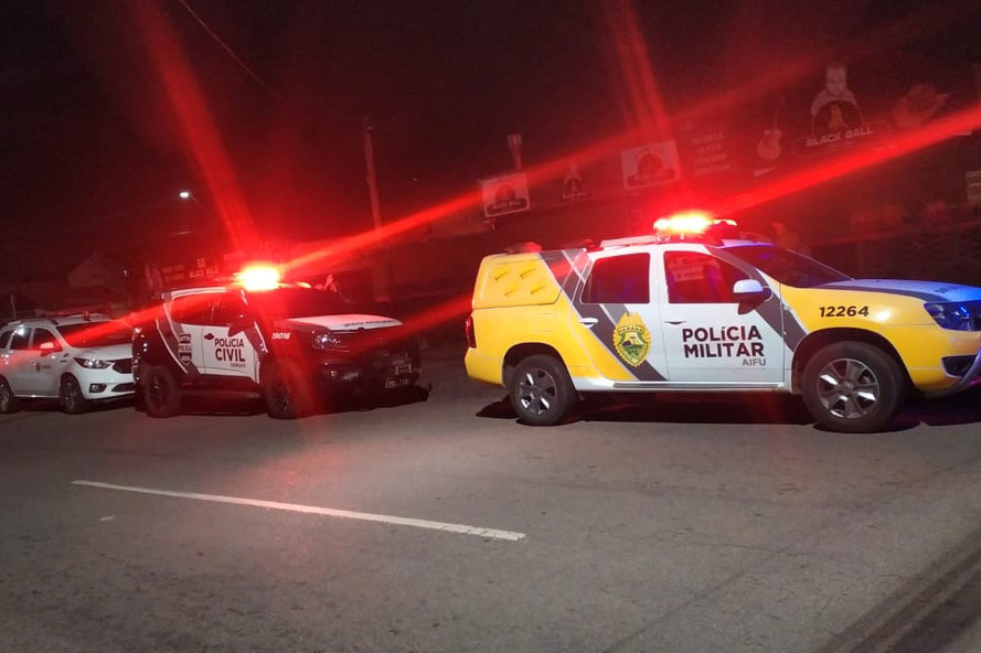 Polícia interdita 16 pontos comerciais e dispersa 1.200 pessoas em Curitiba no fim de semana