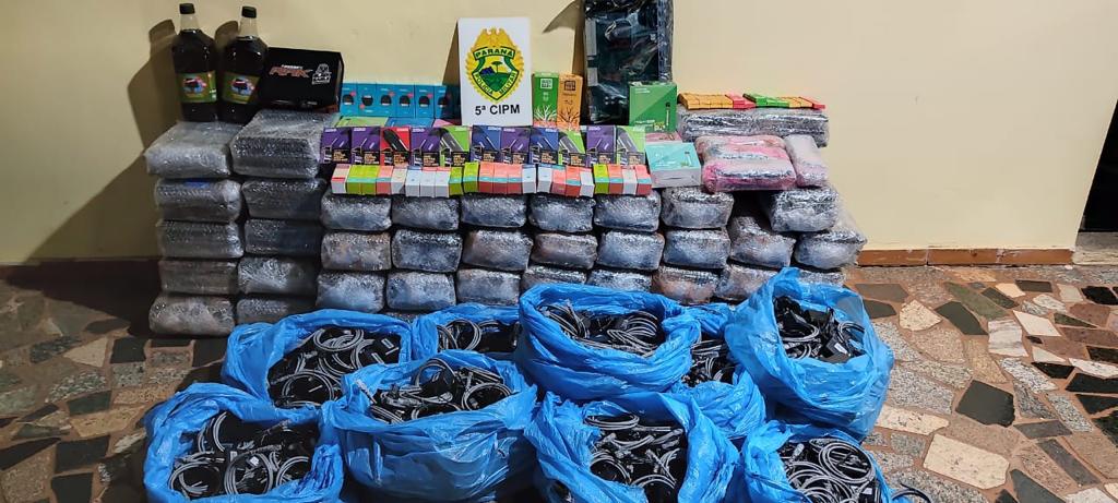 PM prende três homens e apreende grande quantidade de contrabando e uma espingarda no Noroeste do estado