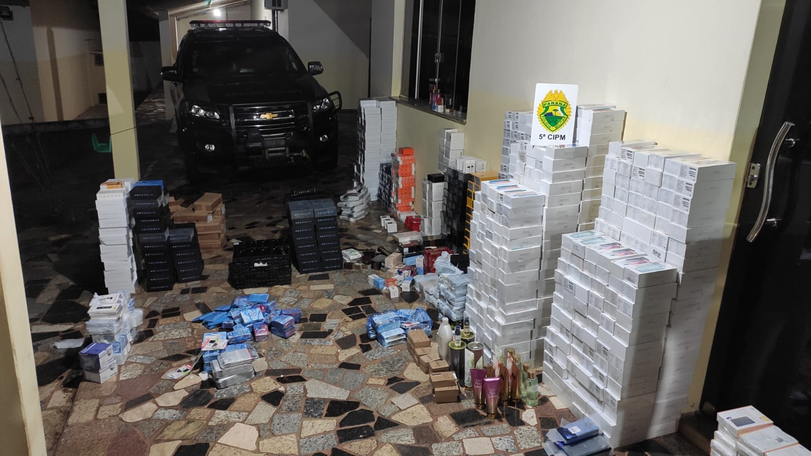 PM apreenderam uma carga de eletrônicos avaliada em mais de R$ 1 milhão no Noroeste do estado