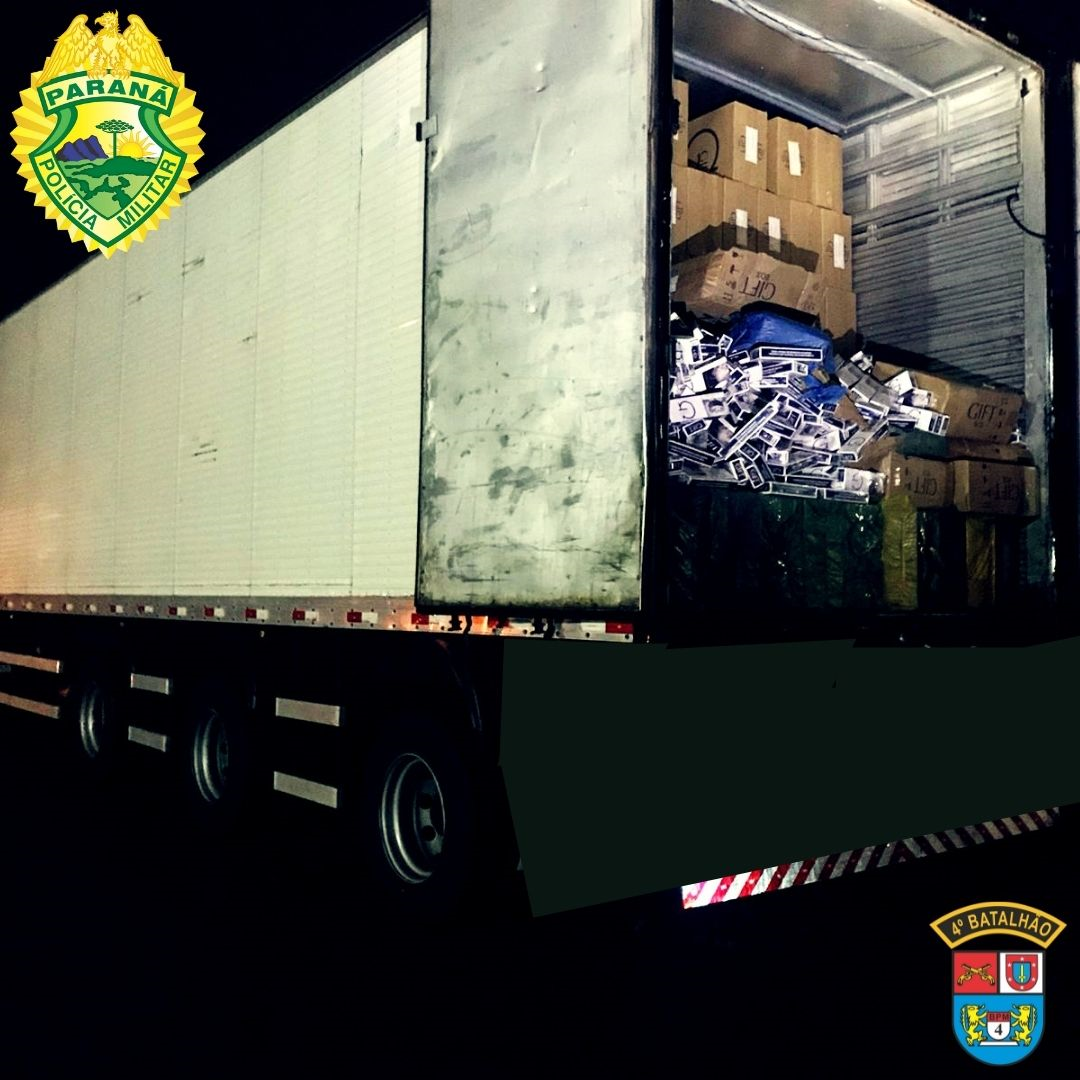 PM apreende caminhão carregado com 1,2 mil caixas de cigarros contrabandeados no Noroeste do estado