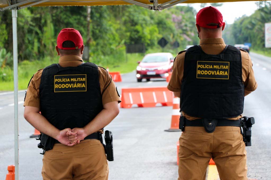 Polícia Rodoviária Federal reprime onda de caminhões arqueados