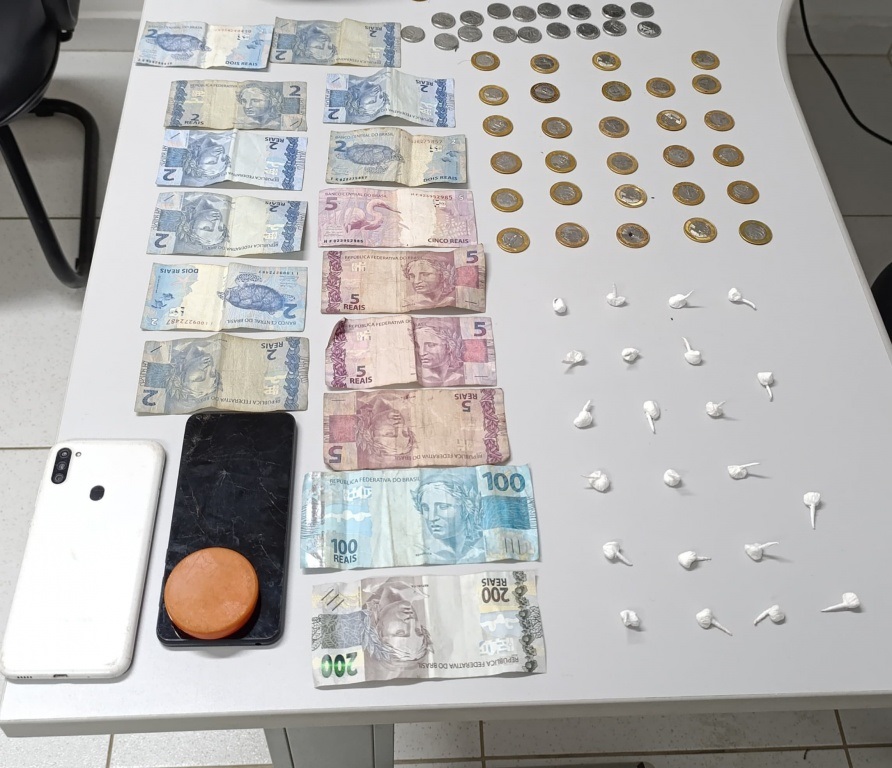 Polícia Militar do Paraná prende homem por tráfico de drogas em Paranaguá