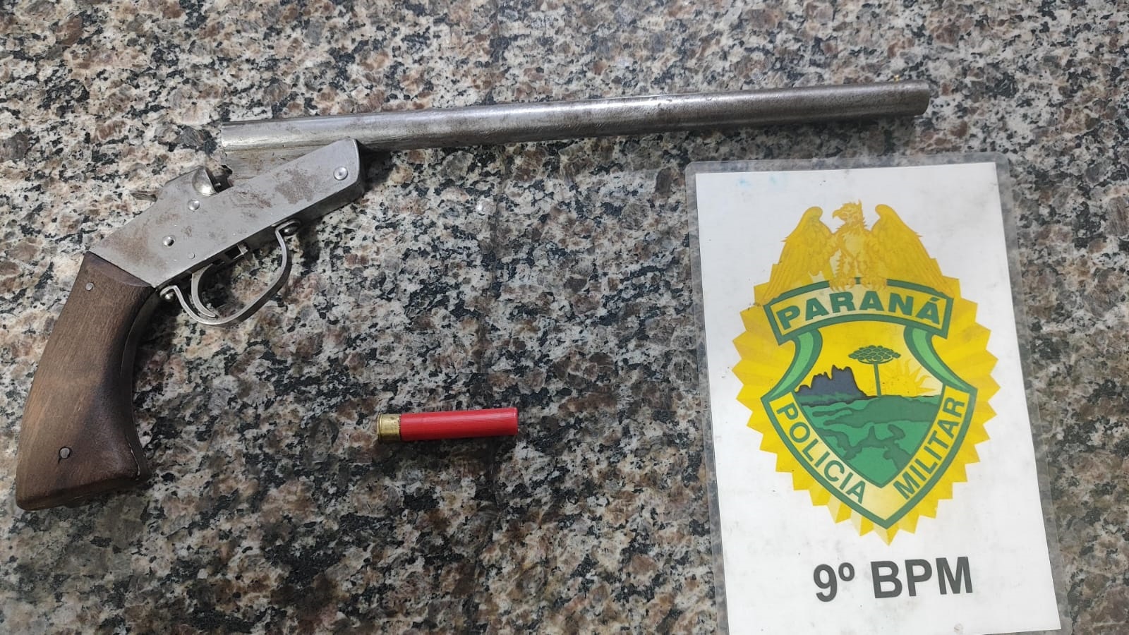 Polícia Militar do Paraná prende homem que ameaçava esposa e filho, na região litoral do estado
