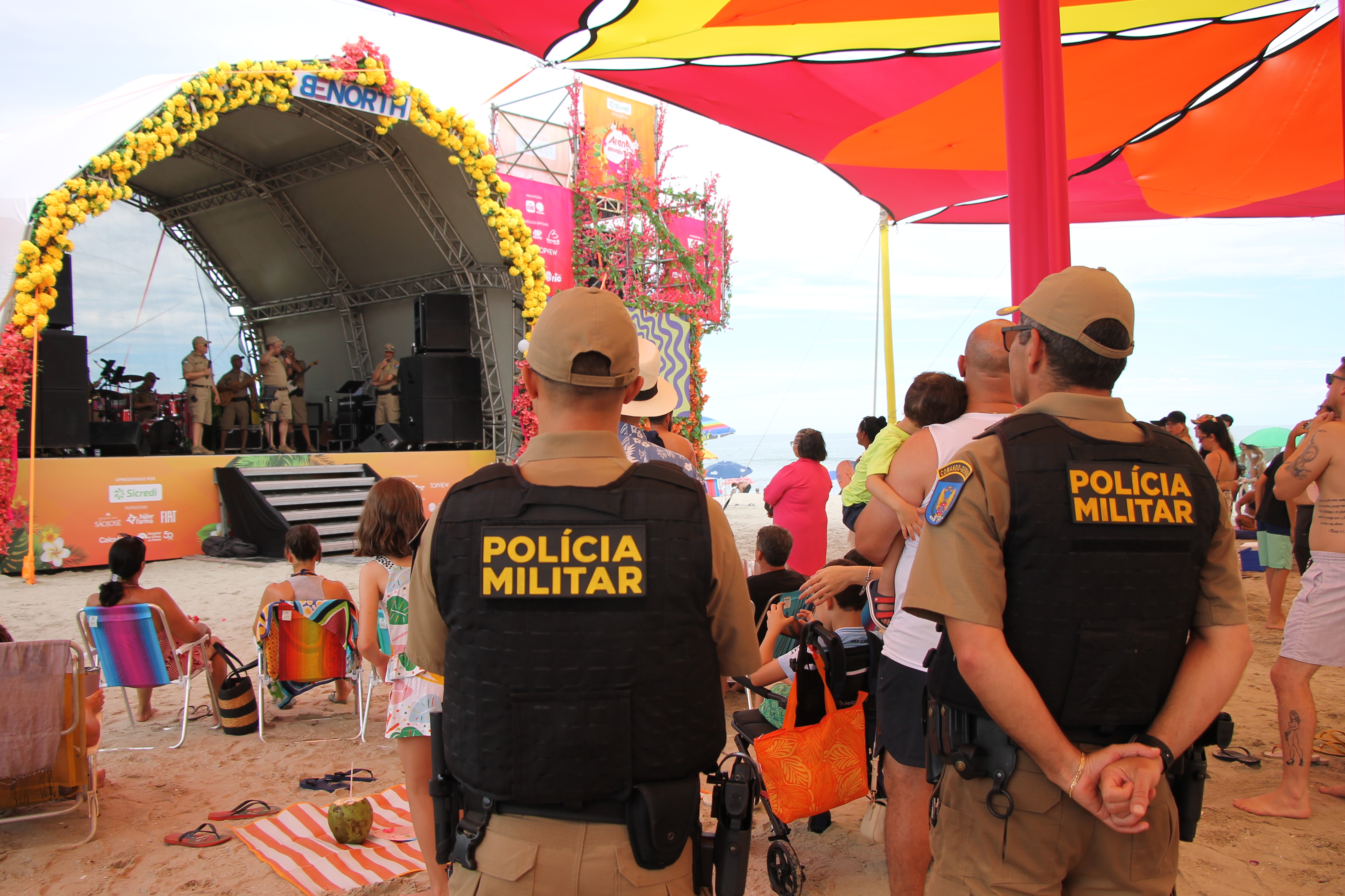 Comandante-geral da PMPR prestigia Banda de Música da PMPR na Arena Mundo RIC em Caiobá