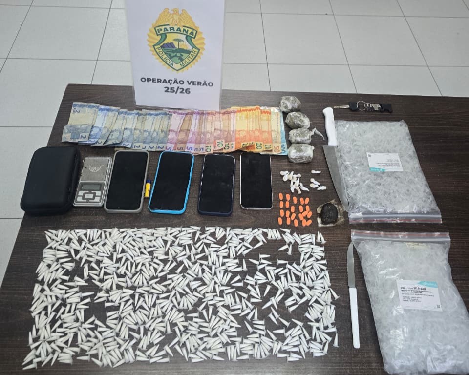 Ação integrada da PMPR resulta na prisão de cinco suspeitos e apreensão de drogas em Matinhos