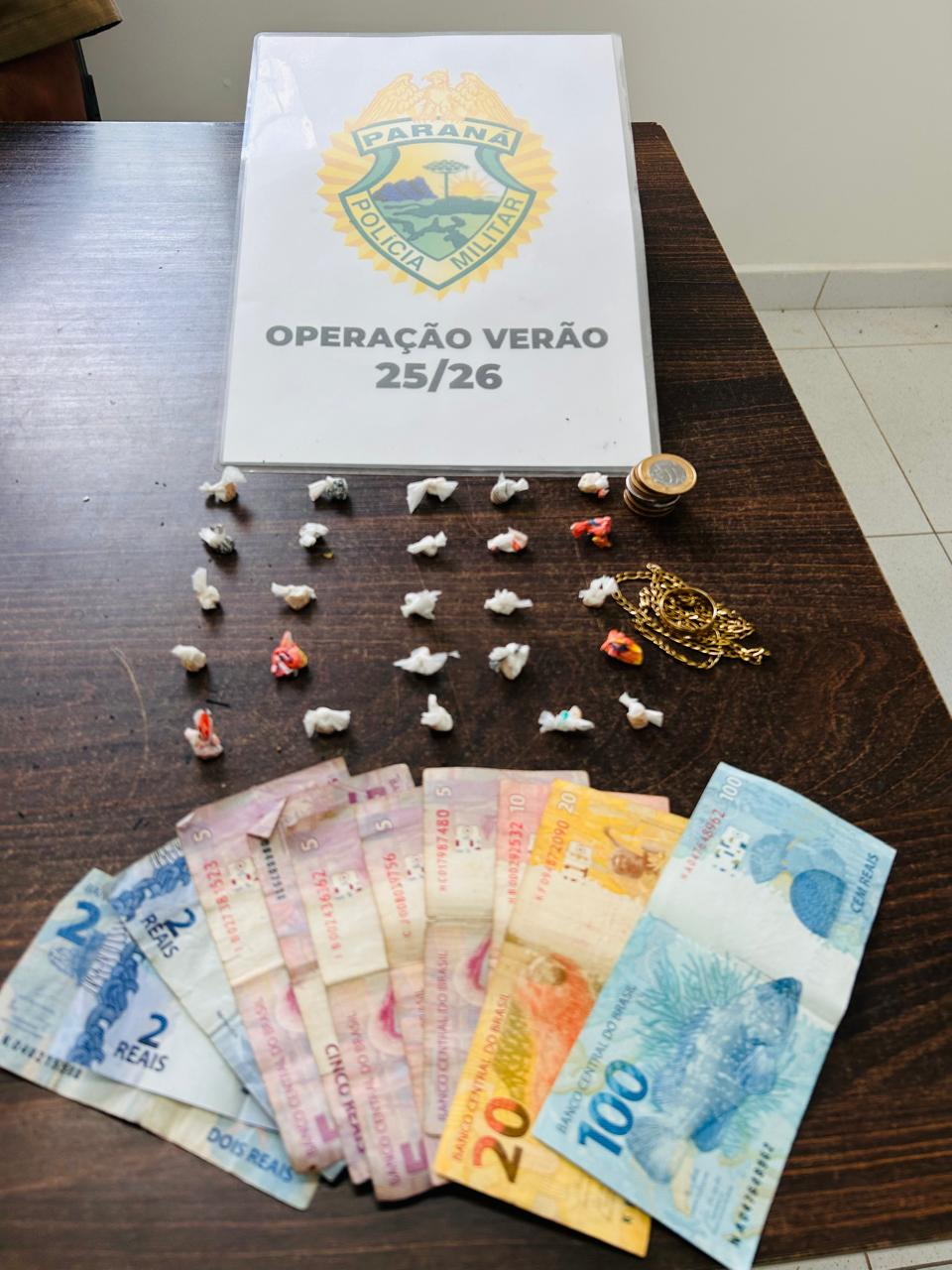 PMPR prende suspeito por tráfico de drogas em Matinhos