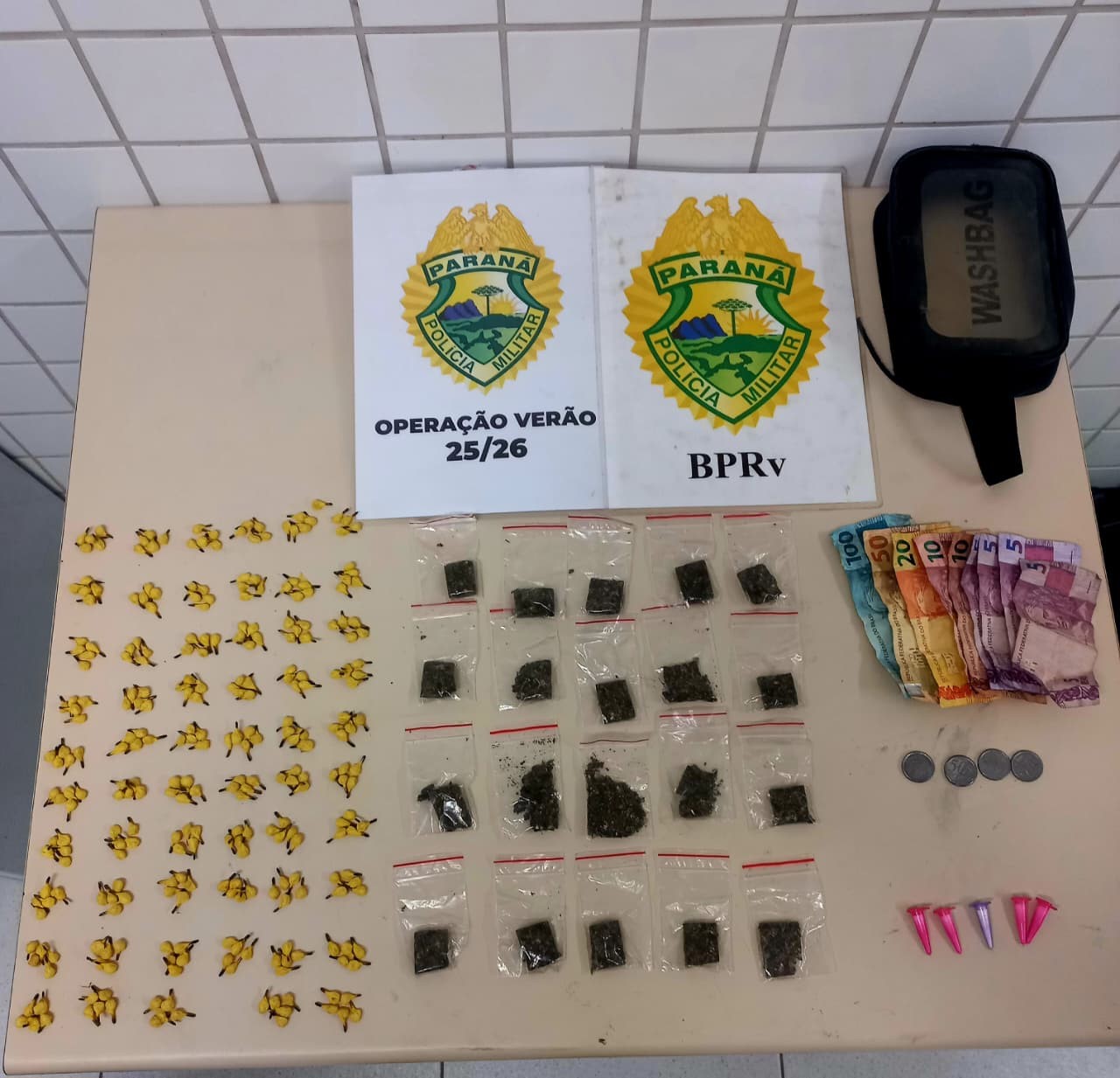 Com o auxílio do cão farejador Urko, foram localizadas mais 48 porções de crack espalhadas na área