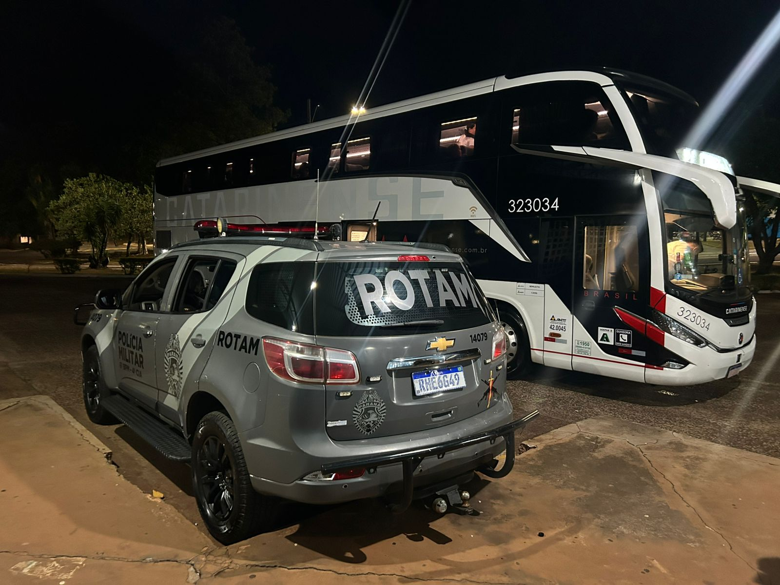 PMPR apreende 55 celulares e 25 quilos de maconha em fiscalizações na rodoviária de Santa Tereza do Oeste