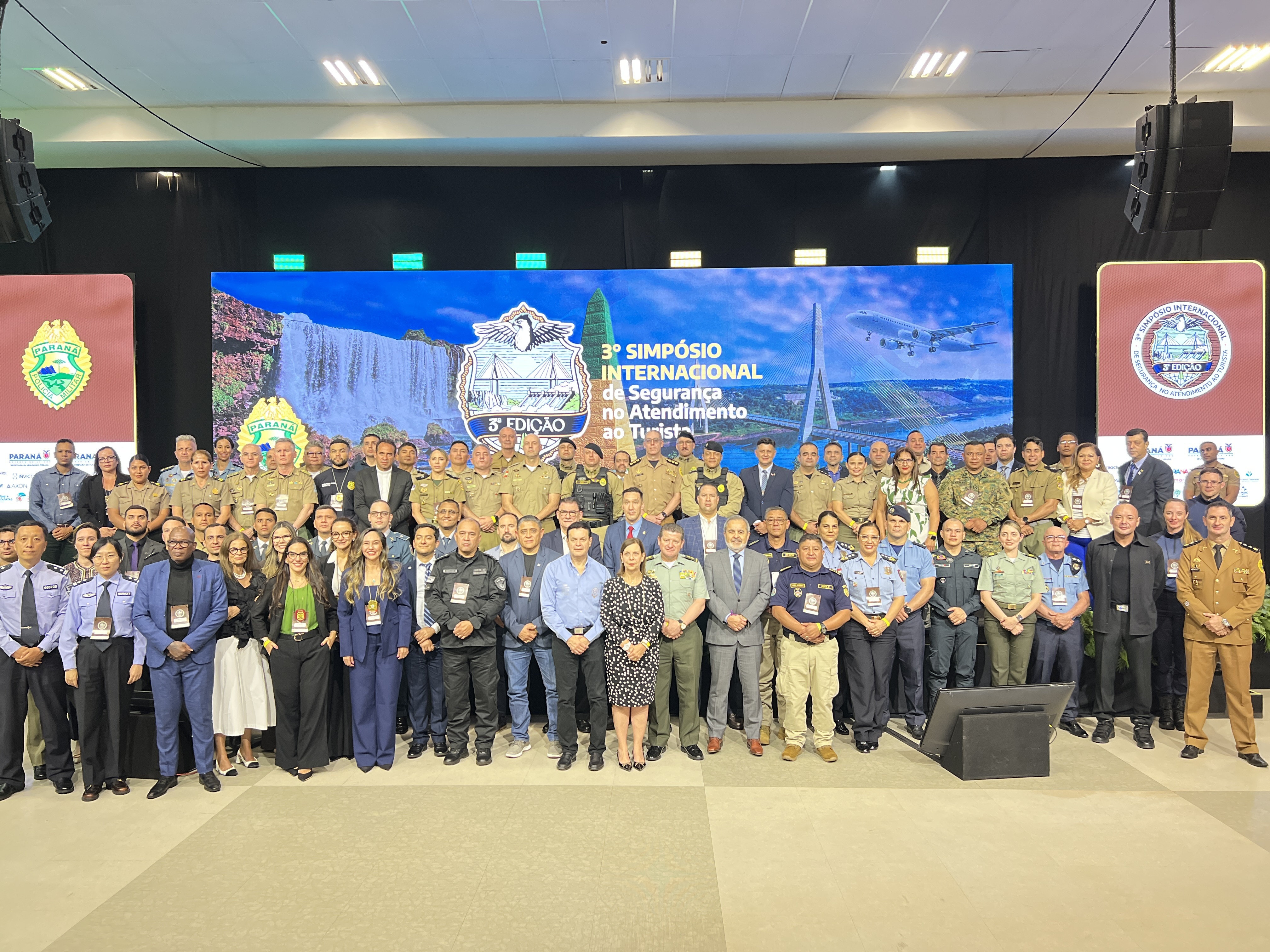Ao longo do dia, o simpósio reforçou seu caráter internacional, promovendo a troca de experiências entre profissionais de diferentes países 