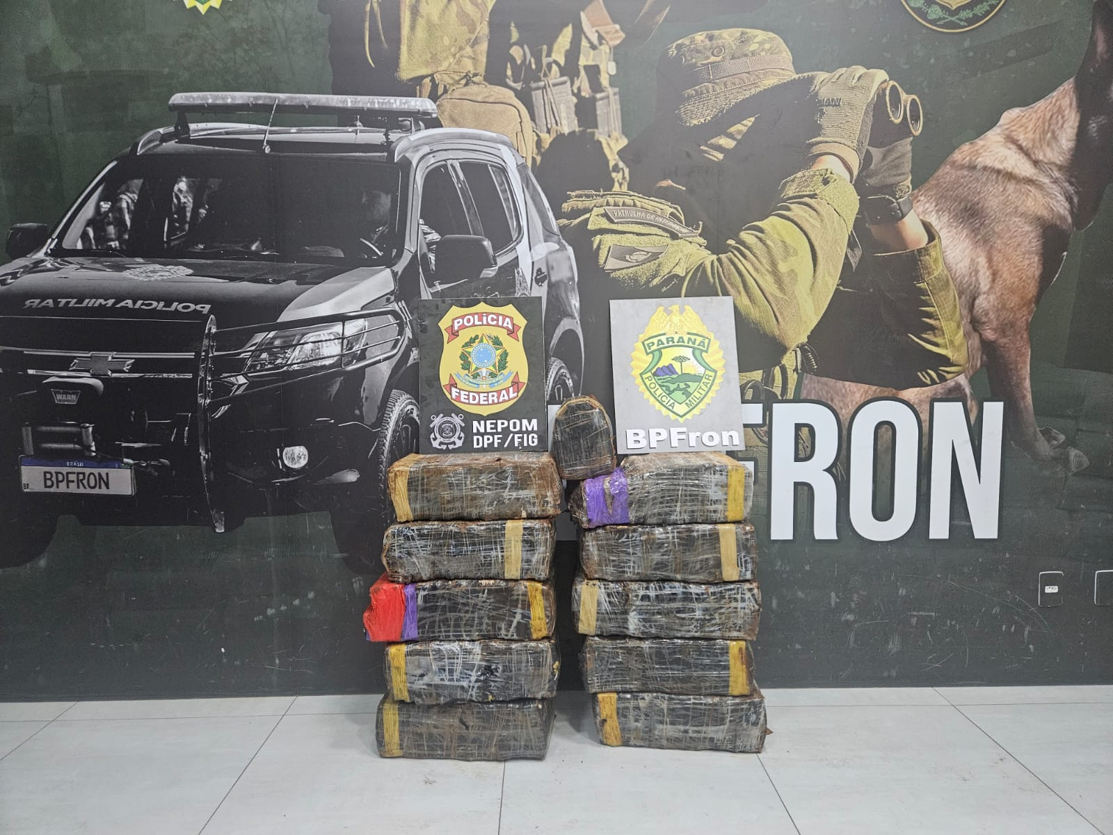 PMPR e PF apreendem mais de 200 kg de maconha e prendem dois homens em Perobal