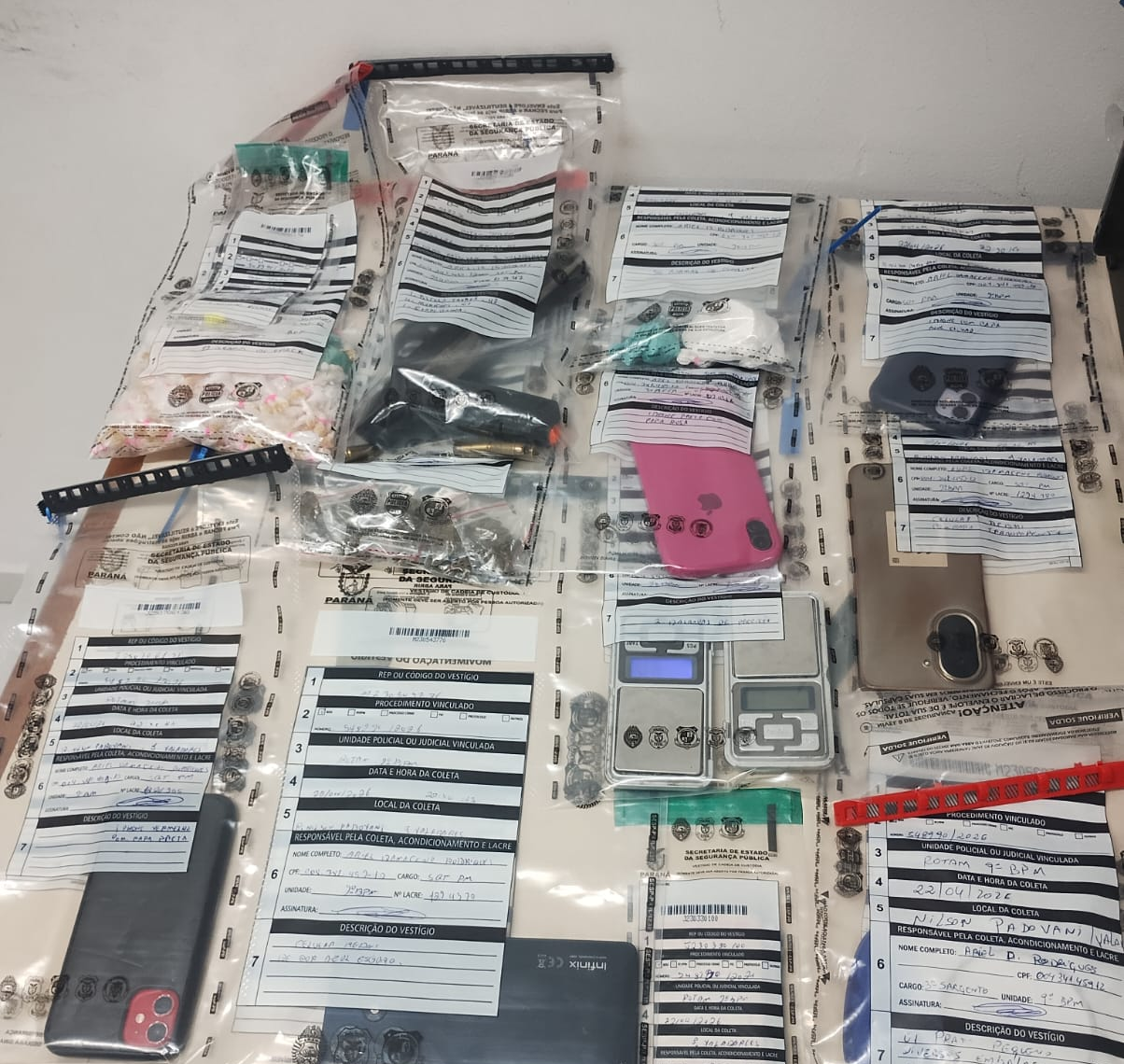 PMPR detém cinco pessoas por tráfico de drogas e apreende arma na Ilha dos Valadares, em Paranaguá