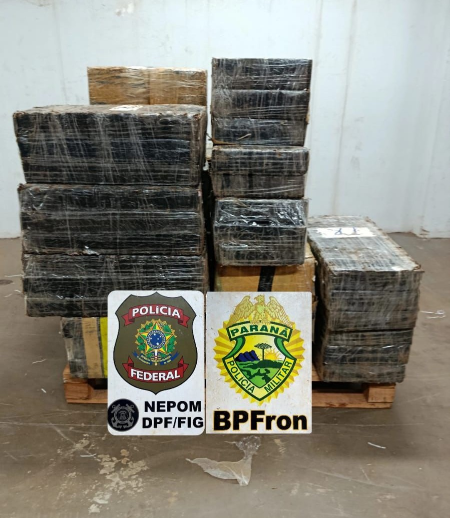 PMPR e PF apreendem embarcação com 655 quilos de maconha em Foz do Iguaçu