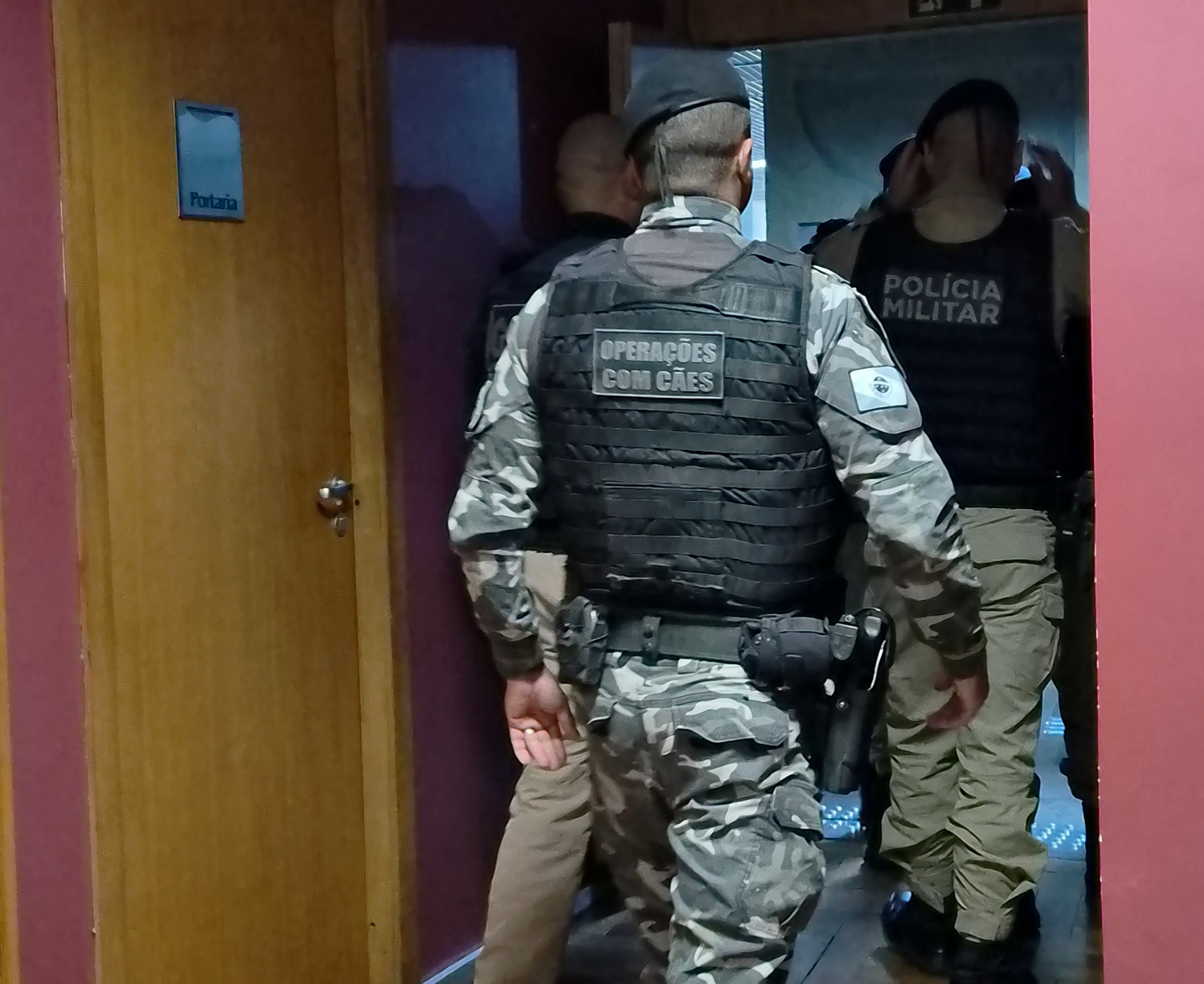 Operação integrada reúne forças de segurança e MPPR no cumprimento de 559 mandados contra facção criminosa