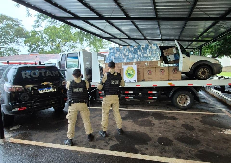 PMPR realiza prisão de três suspeitos e apreende cerca de 13 mil maços de cigarros contrabandeados na PR-483