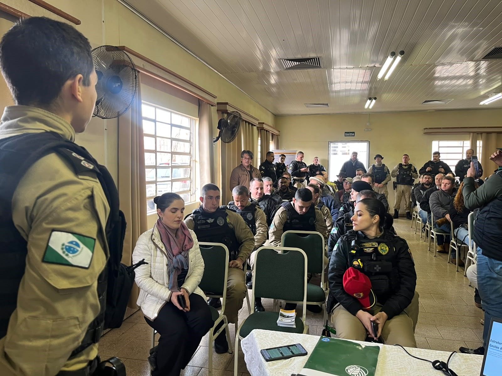 A reunião ocorreu em Tibagi e contou com a presença de oficiais e praças do 1º BPM, 26º BPM, 27º BPM e 8ª CIPM, além de integrantes da Coordenadoria de Patrulha Rural Comunitária