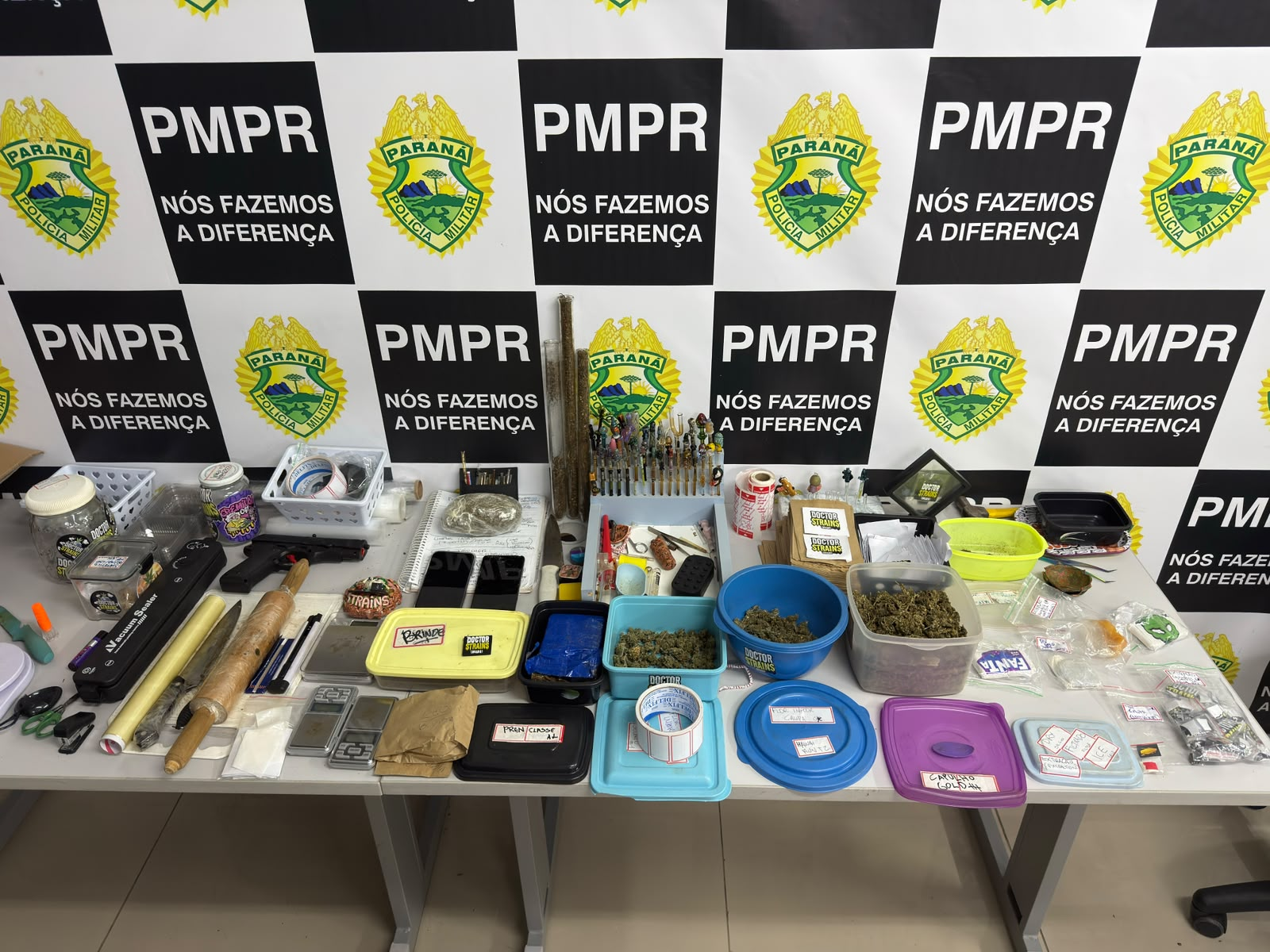 PMPR prende homem e apreende drogas e materiais utilizados no tráfico no Cajuru, em Curitiba