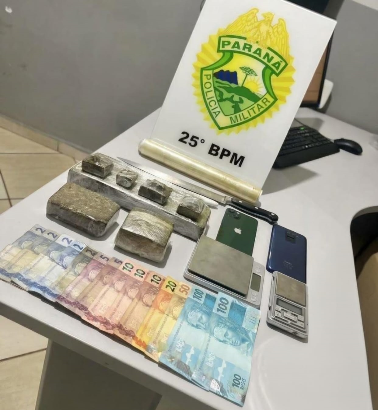 PMPR fecha ponto de tráfico e apreende mais de 1 kg de maconha em Cafezal do Sul